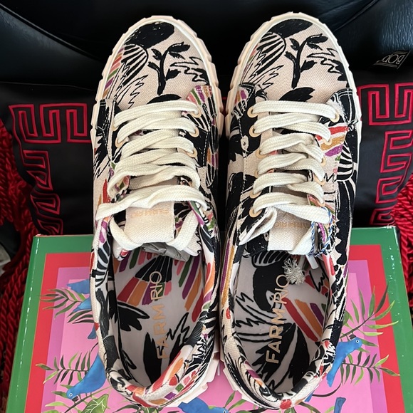 The fab and lovely day in Farm Rio sneakers, dress up or down 🌺 - Picture 7 of 13